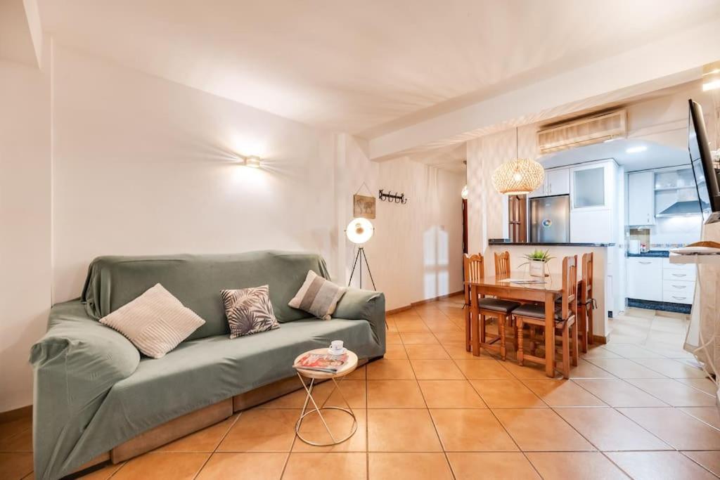 Encantador Apartamento Cerca Del Mar Málaga Exterior foto